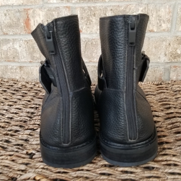 Express BLACK Leather Boots (Mens 9) Zip Up Lug Sole Captoe